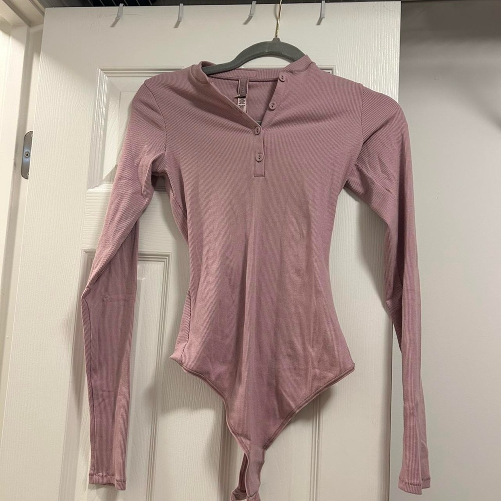 SKIMS Longsleeve Henley bodysuit
